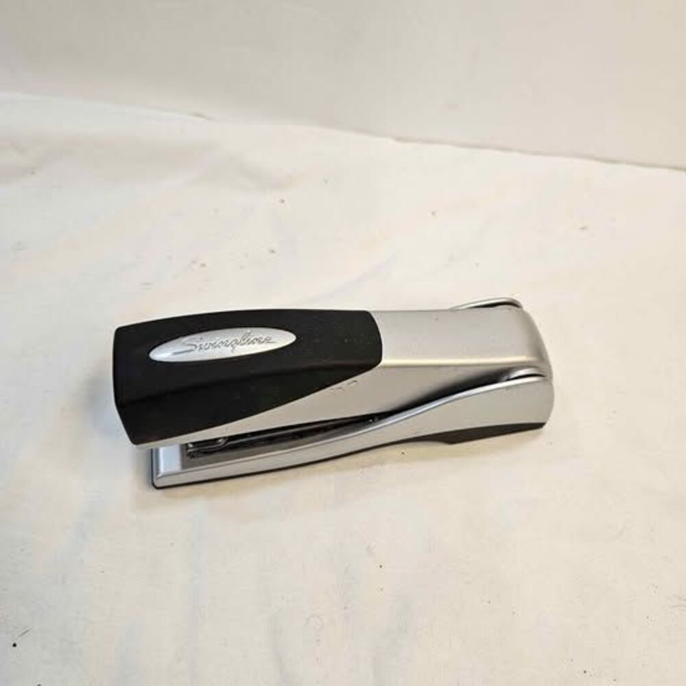 Swingline Desktop Stapler